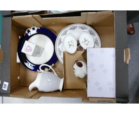 A mixed collection of items to include: Carltonware floral lidded pot, Wedgwood Wild Strawberry patterned pin trays, Churchil