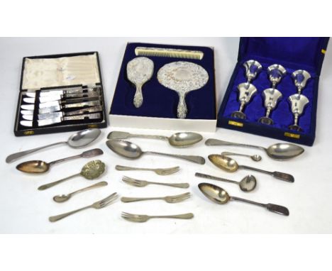 A cased set of hallmarked silver handled dessert knives and a quantity of plated items to include a brush, comb and mirror se