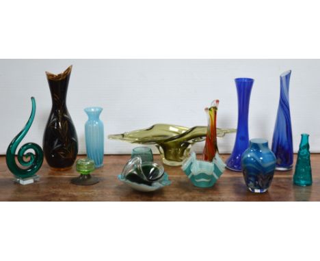 Twelve pieces of vintage coloured glassware to include vases, sculptural pieces, handkerchief glass etc.