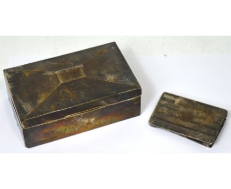 A hallmarked silver engine turned cigarette box and a hallmarked silver engine turned card case (af) (2).