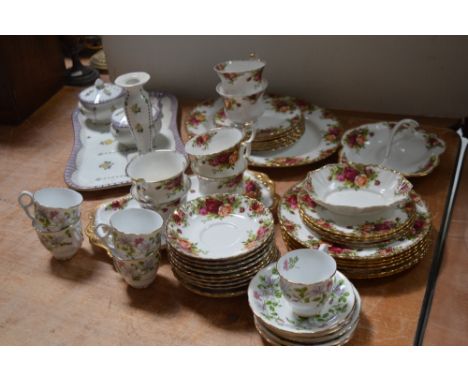 A quantity of Royal Albert 'Old Country Roses' pattern tea and dinner ware to include cups and saucers, tea plates etc and fu