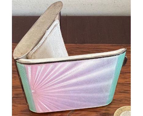 SILVER COLOURED GUILLOCHE ENAMELLED COVER 1930 POWDER COMPACT, REGISTERED 823277, WEIGHT APPROX 81g