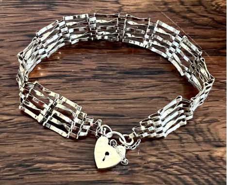 9ct GOLD GATE BRACELET, APPROX 18cm LONG AND WEIGHT APPROX 5.5g