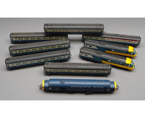Hornby '00' gauge - Class 43 'HST 125' diesel locomotive and dummy Nos.43010/43011 with five passenger coaches and restaurant