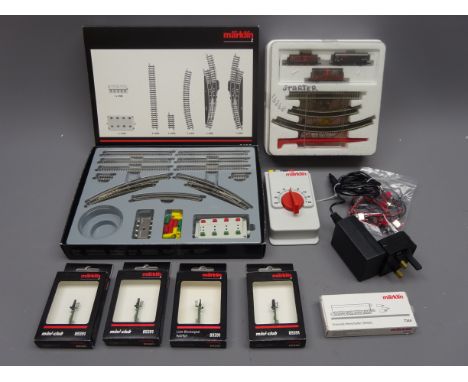 Marklin Mini-Club 'Z' gauge - Starter Set with 0-6-0 DB locomotive No.V60107, two wagons and track, inner box only, track ext