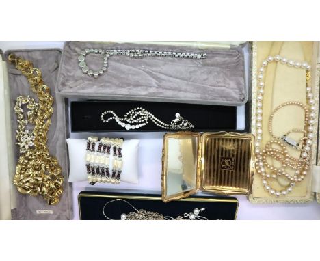 Mixed boxed costume jewellery including silver. P&amp;P Group 1 (£14+VAT for the first lot and £1+VAT for subsequent lots) 