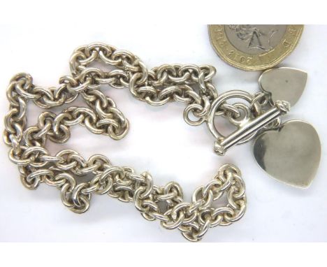 925 silver heart necklace with T-bar, L: 41 cm. P&amp;P Group 1 (£14+VAT for the first lot and £1+VAT for subsequent lots) 