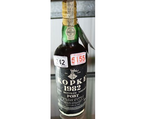 Bottle of Kopke 1982 vintage port (1). P&amp;P Group 2 (£18+VAT for the first lot and £3+VAT for subsequent lots) 