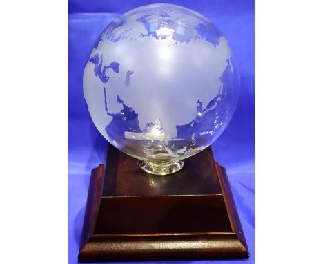 Etched blown glass globe on wooden plinth, H: 16 cm. P&amp;P Group 2 (£18+VAT for the first lot and £3+VAT for subsequent lot