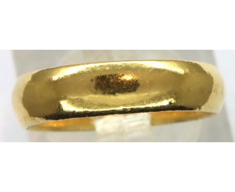 22ct gold band, size K, 3.9g. P&amp;P Group 1 (£14+VAT for the first lot and £1+VAT for subsequent lots) 