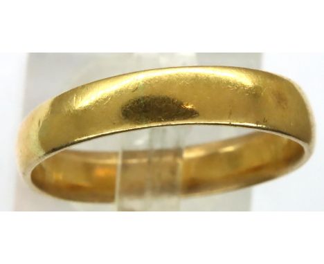22ct gold wedding band, size S, 4.9g. P&amp;P Group 1 (£14+VAT for the first lot and £1+VAT for subsequent lots) 