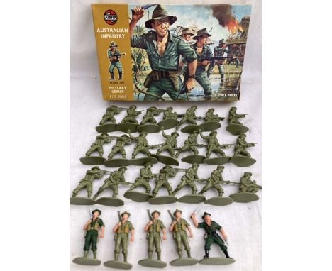 Airfix: A collection of assorted Airfix 1:32 scale soldiers to include Russian Infantry (26 figures), Afrika Korps (27), Brit