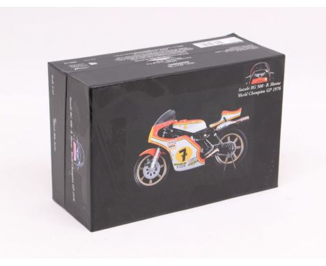 Minichamps: A 1:12 Scale Model of a Suzuki RG 500 Barry Sheene World Champion GP 1976, Manufacturer Minichamps, Classic Bike 