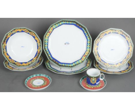 Neuntlgs. Service „Versace“. Rosenthal 20. Jh. Porzellan, bunt dekoriert mit dem namensgebendem Dekor; verso gemarkt. Bestehe