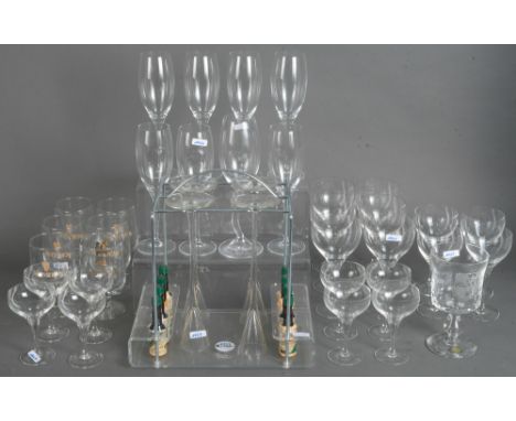Großes Konvolut an Trinkgläsern, u.a. Rosenthal. Farbloses Glas, am Boden mit Ätzsignatur, H=11,5 bis 24,5 cm.