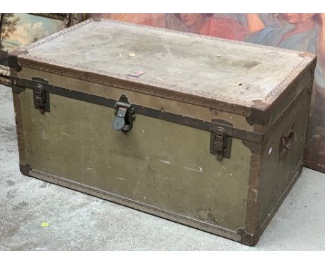 A large studded travel trunk, with loop carry handles, 100x56x51cm 