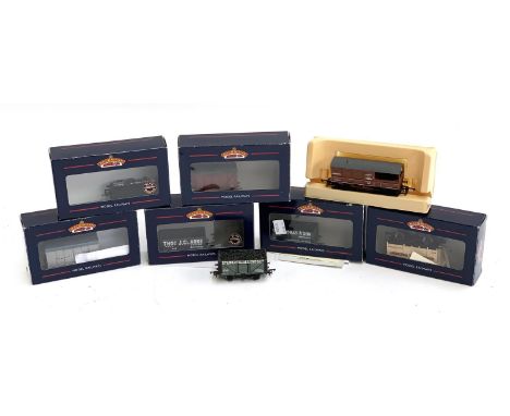 A quantity of Bachmann OO Gauge rolling stock wagons, 6 boxed (without inner plastic) (8) 