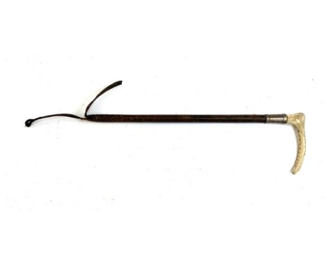 A Maxwell of London hunting whip, with leather shaft, the collar engraved 'EJMD, 6.6.1930', stamped Maxwell with hallmarks fo
