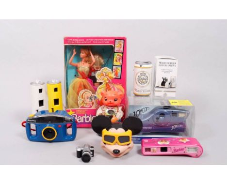 Konvolut Photografika, 20. Jh. 2 Kinderkameras, 1 Barbie "Fotomodell" ovp, 2x Dosenkamera, 1x Warsteiner Werbekamera, 1x Pola