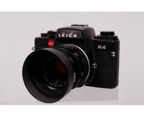 SLR-Kamera, Ernst Leitz, 1981/82 Leica R4 mit Summicron R 2/50mm, Serien-Nr. "1574037", geringe Altersspuren, Gebrauchsspuren