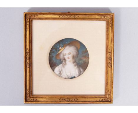 Miniatur-Malerei, wohl Frankreich, 19.Jh. Gouache/Elfenbein, Portrait einer Dame mit Sommerhut in Waldlandschaft, unsign., ru