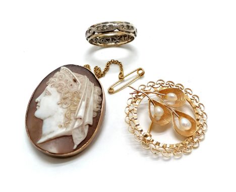 9ct marked gold hand carved antique shell cameo portrait brooch - 3.5cm &amp; 6.3g total weight t/w unmarked eternity ring (t