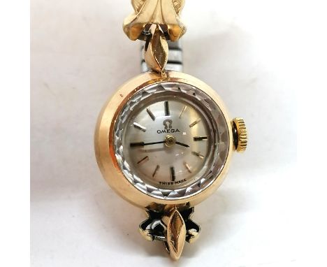 Omega vintage ladies gold cased manual wind wristwatch (18mm case) on a stretchy gold plated strap - slight marks to dial ~ r