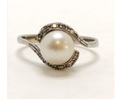 18ct marked gold pearl &amp; diamond set crossover ring - size O &amp; 3.3g total weight 