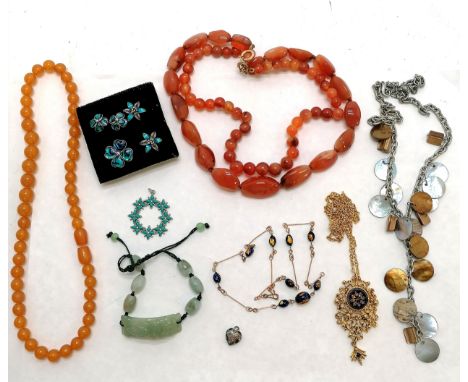 Qty of jewellery inc hand carved jade, cornelian beads, silver flower pendant, silver &amp; enamel earrings etc 