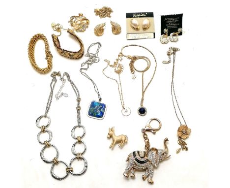 Qty of designer jewellery inc Christian Dior necklace (missing 1 stone), Trifari earrings, Monet bracelet, Mas"art" pendant o