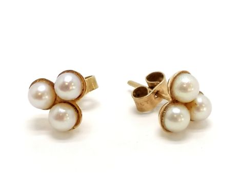 Pair of 9ct hallmarked gold pearl earrings - 1.7g total weight 
