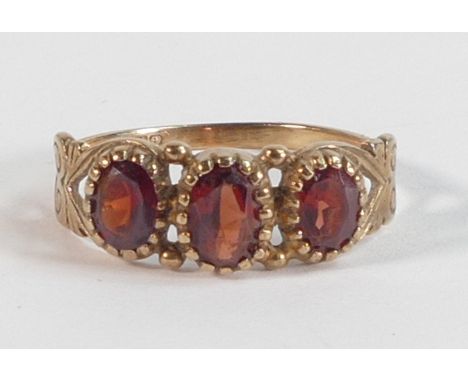 9ct gold ring set with three light brown stones, size N,2g. 