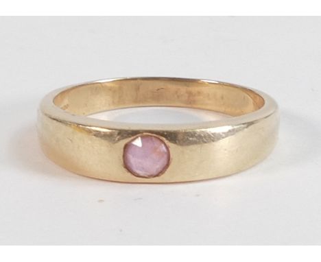 ladies 9ct gold ring set with pale pink stone, size T/U, 3.4g. 