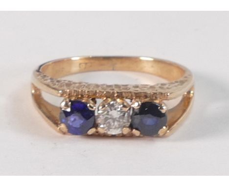 9ct gold ring set with blue stones, size L,3.2g. 