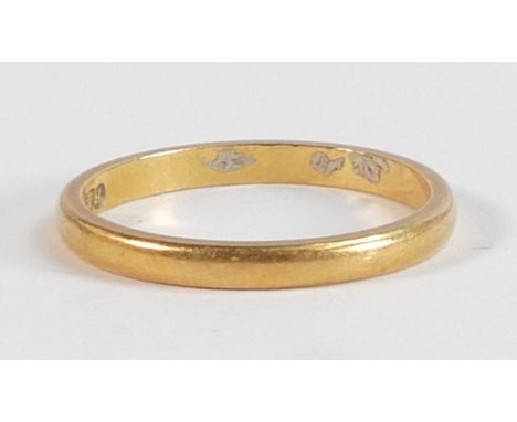 22ct gold wedding ring, size L, 2.5g. 