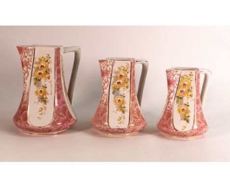 Wileman &amp; Co gradulated jugs, pattern 7015. Heights 19cm, 16.5cm, 15cm (3) 