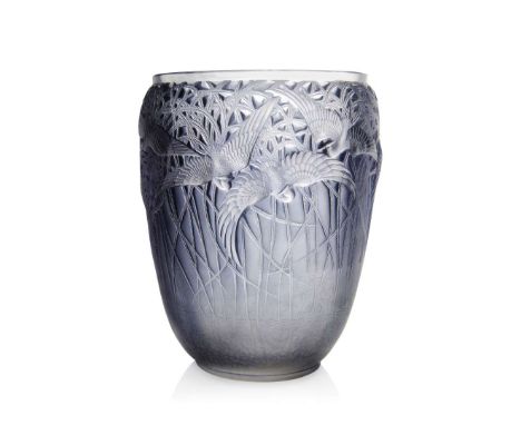  RENÉ LALIQUE (1860-1945) AIGRETTES VASE, NO. 988 designed 1926clear, frosted and blue stainedwheel-engraved R. LALIQUE FRANC