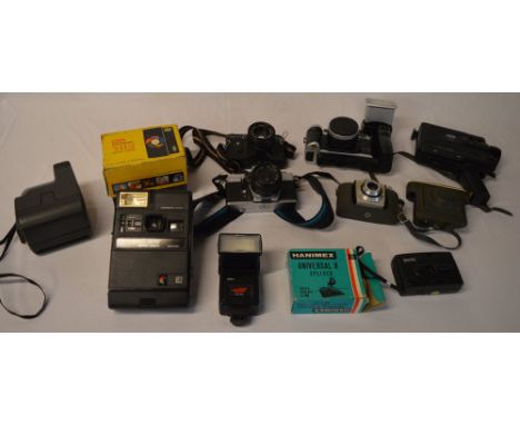 Quantity of cameras including a Polaroid, Kodak Instant Camera, Hanimex Universal 8 Splicer etc