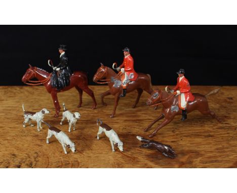 W Britain (Britains) Hunting Series lead figures, comprising of mounted huntswoman with moveable arm holding a whip, two moun