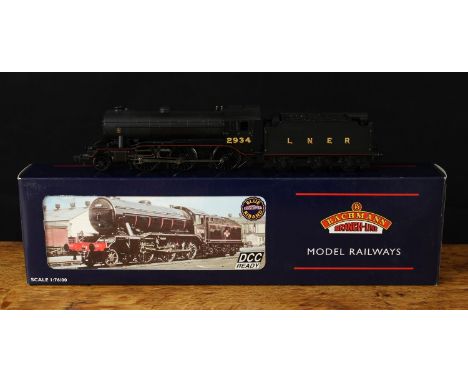 Bachmann Branch-Line OO Gauge 32-275 K3 LNER 2-6-0 locomotive and six wheel tender, LNER black livery, No.2934, boxed with li