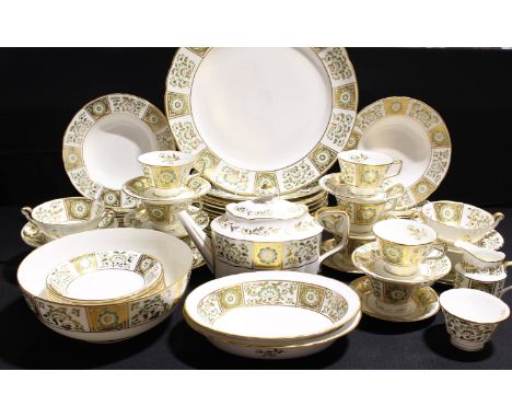 An extensive Royal Crown Derby Green Derby Panel dinner and tea service, comprising large circular plate, large bowl, two ova