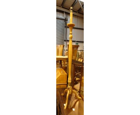 Light oak standard lamp with fluted column and tripod legs