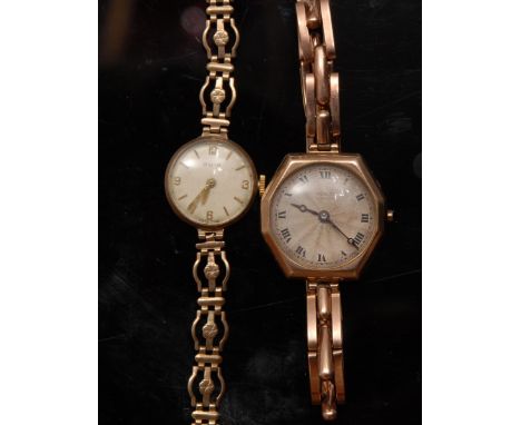 Rolex - a vintage lady's 9ct wristwatch, silvered sun burst dial, bold Roman numerals, minute track, 15 jewel Rolex manual mo