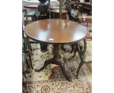 A GEORGIAN MAHOGANY DISH TOP CIRCULAR OCCASIONAL TABLE on tripod support