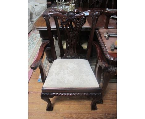 A GOOD SET OF 8+2 CARVED CHIPPENDALE STYLE MAHOGANY DINING CHAIRS on cabriole legs