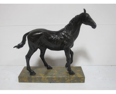 A GOOD BRONZE FIGURE of a standing racehorse on marble plinth