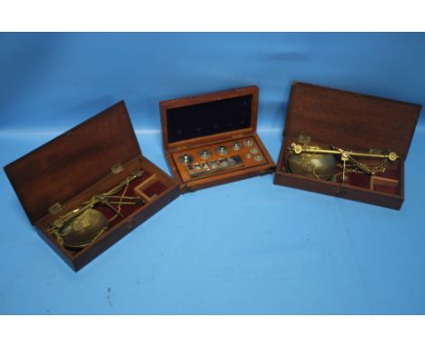 TWO SETS OF VINTAGE PORTABLE JEWELLERY WEIGHING SCALES AND WEIGHTS IN VELVET LINED MAHOGANY BOXES TOGETHER WITH A BOXED SET O