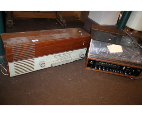 A VINTAGE UNITRA K101 RADIO TOGETHER WITH A DYNATRON