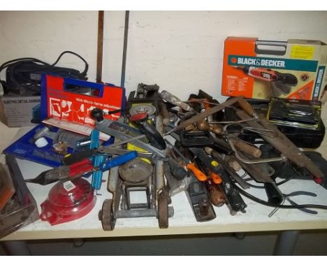 A SELECTION OF TOOLS TO INCLUDE A BOXED BLACK &amp; DECKER RECHARGEABLE SCREWDRIVER AND A CAR JACK