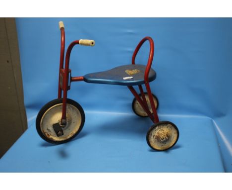 A VINTAGE CHILD'S TRIKE
